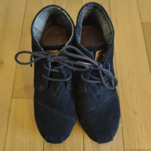Black Toms Lace Up 2" Wedge Boots, Size 6.5, Good condition.